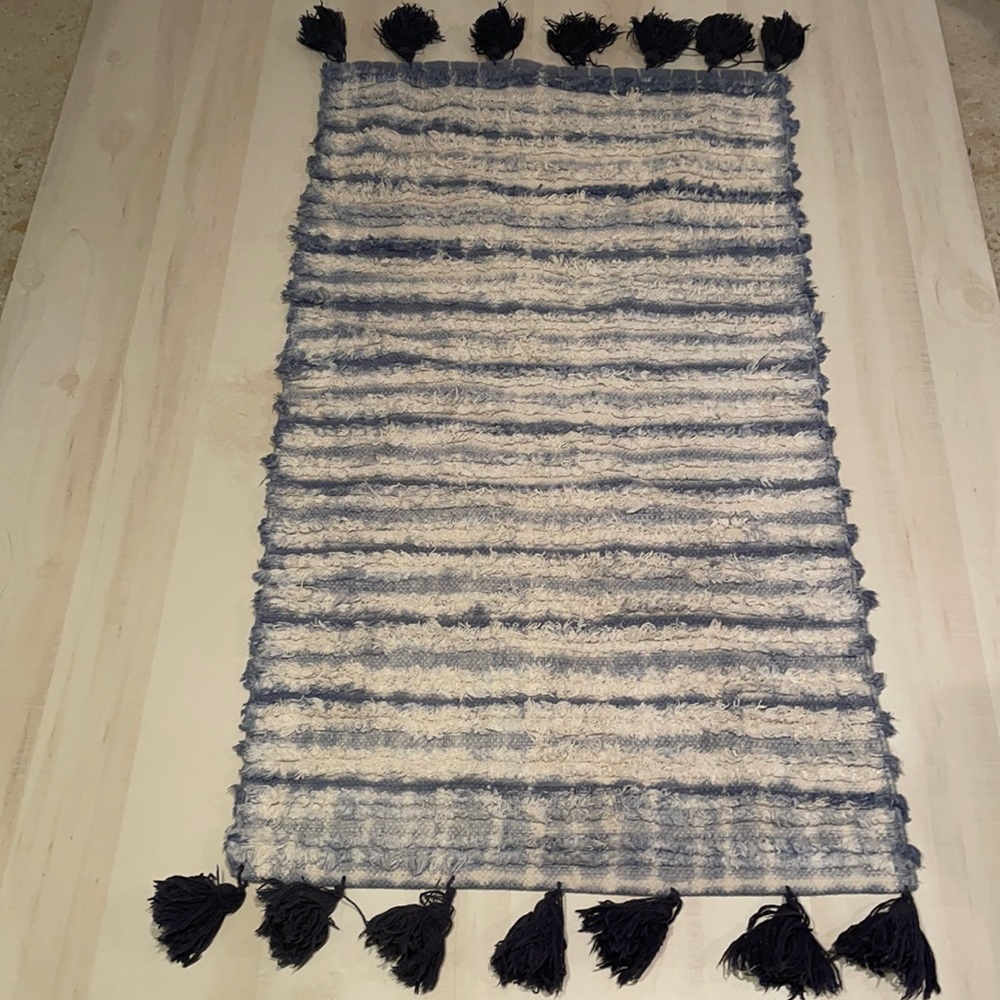 Blue Throw Rug with Tassels